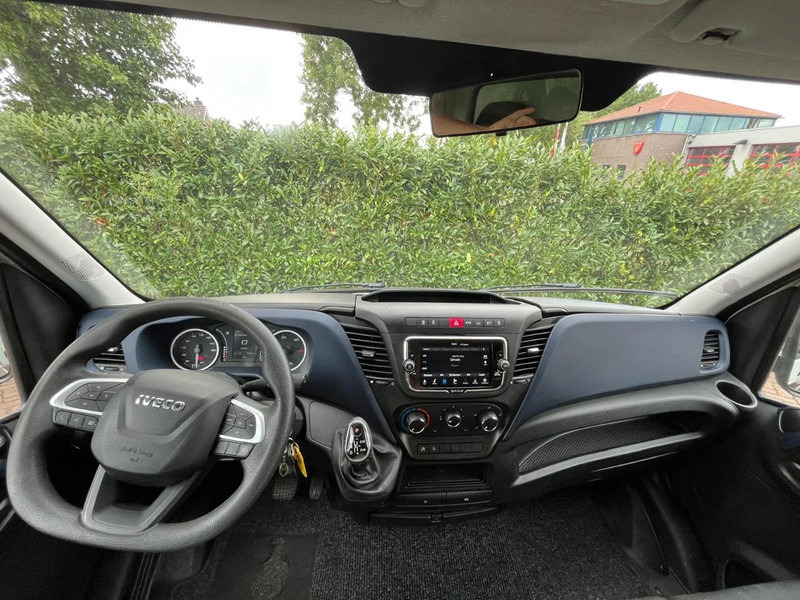 Varebil med kasse, Mandskabsbil Iveco Daily 35C16 Achterdeuren nieuwe motor +distributieriem bij 253480 KM op 02-05-2024: billede 15