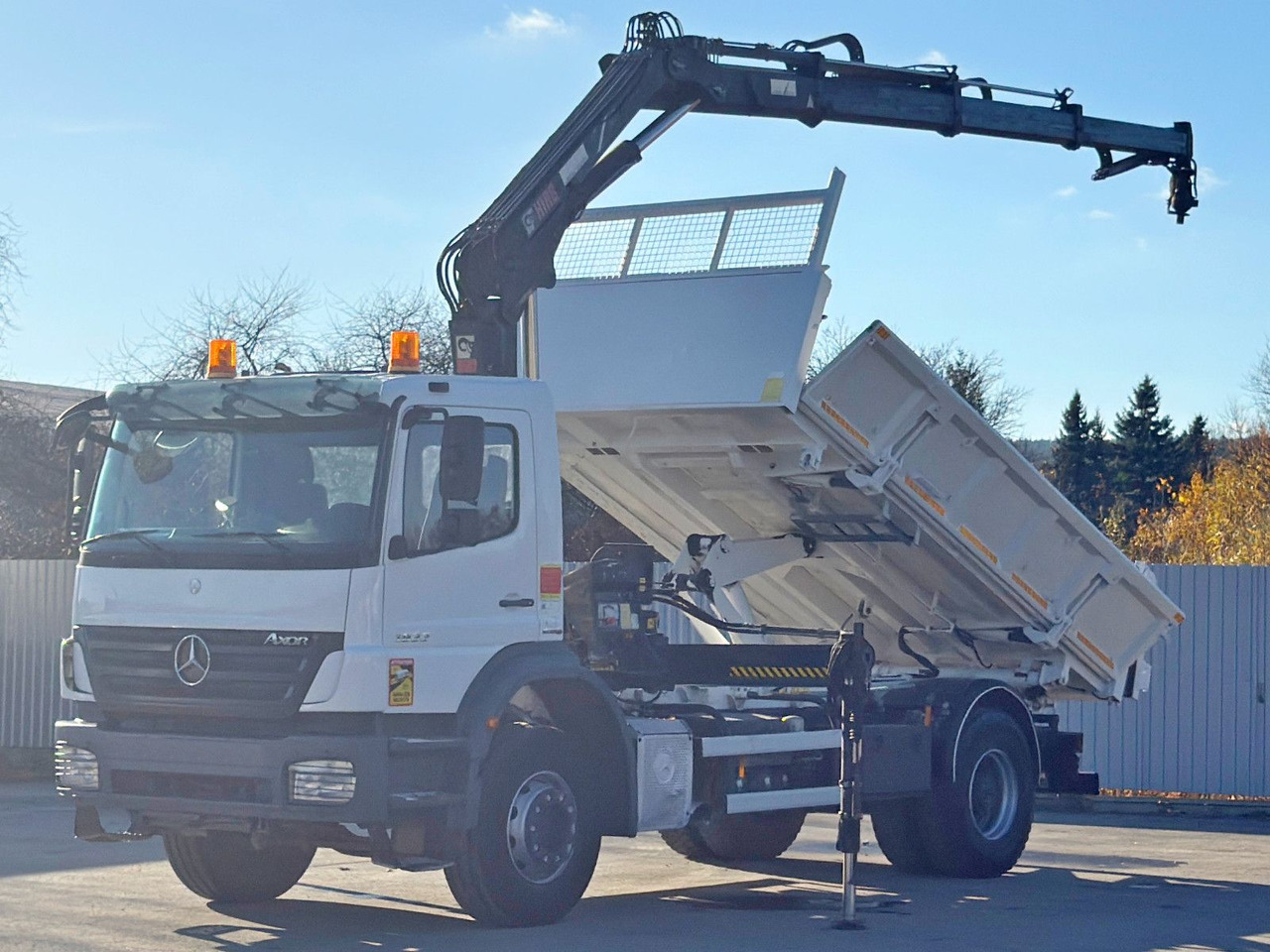 Mercedes-Benz AXOR 1833 * HIAB 144 B - 3 HIDUO + FUNK * TOP - Tipvogn lastbil, Lastbil med kran: billede 3 Mercedes-Benz AXOR 1833 * HIAB 144 B - 3 HIDUO + FUNK * TOP - Tipvogn lastbil, Lastbil med kran: billede 3