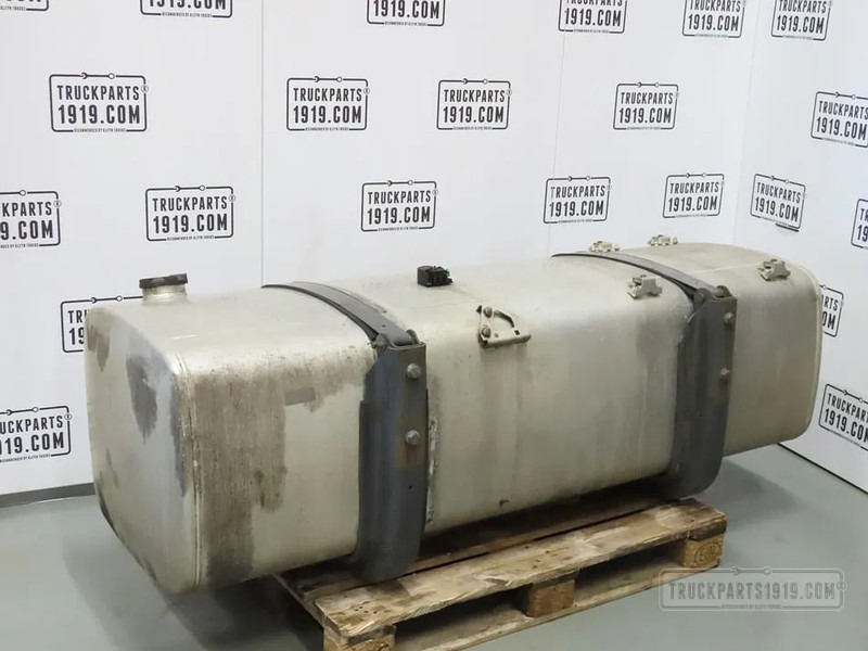 DAF 1945569 Brandstoftank + steunen 690L - Brændstoftank for Lastbil: billede 2 DAF 1945569 Brandstoftank + steunen 690L - Brændstoftank for Lastbil: billede 2