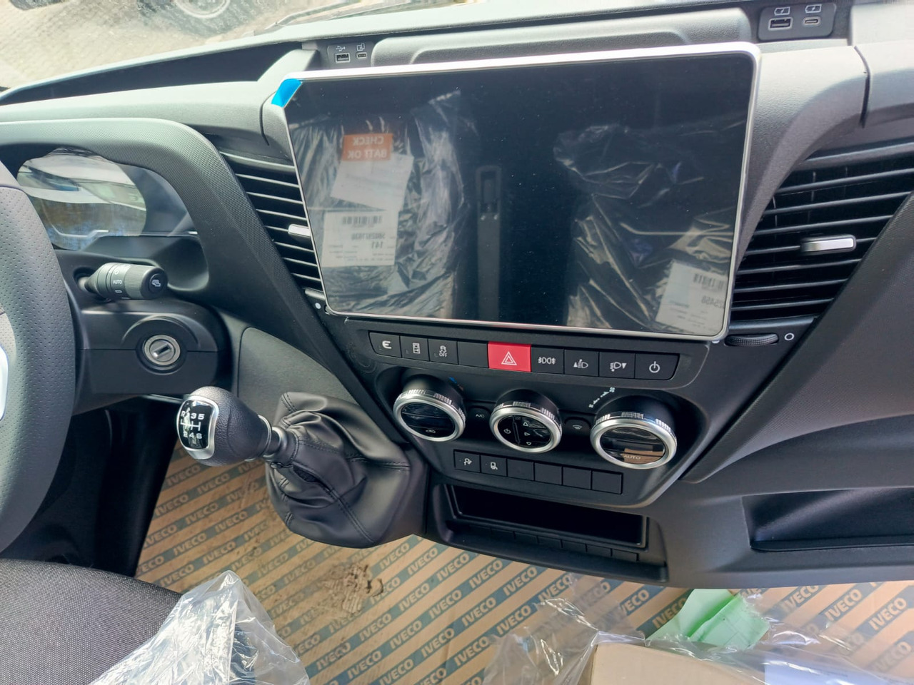 IVECO Daily 35 180 7-Sitzer - Persontransport, Mandskabsbil: billede 5 IVECO Daily 35 180 7-Sitzer - Persontransport, Mandskabsbil: billede 5