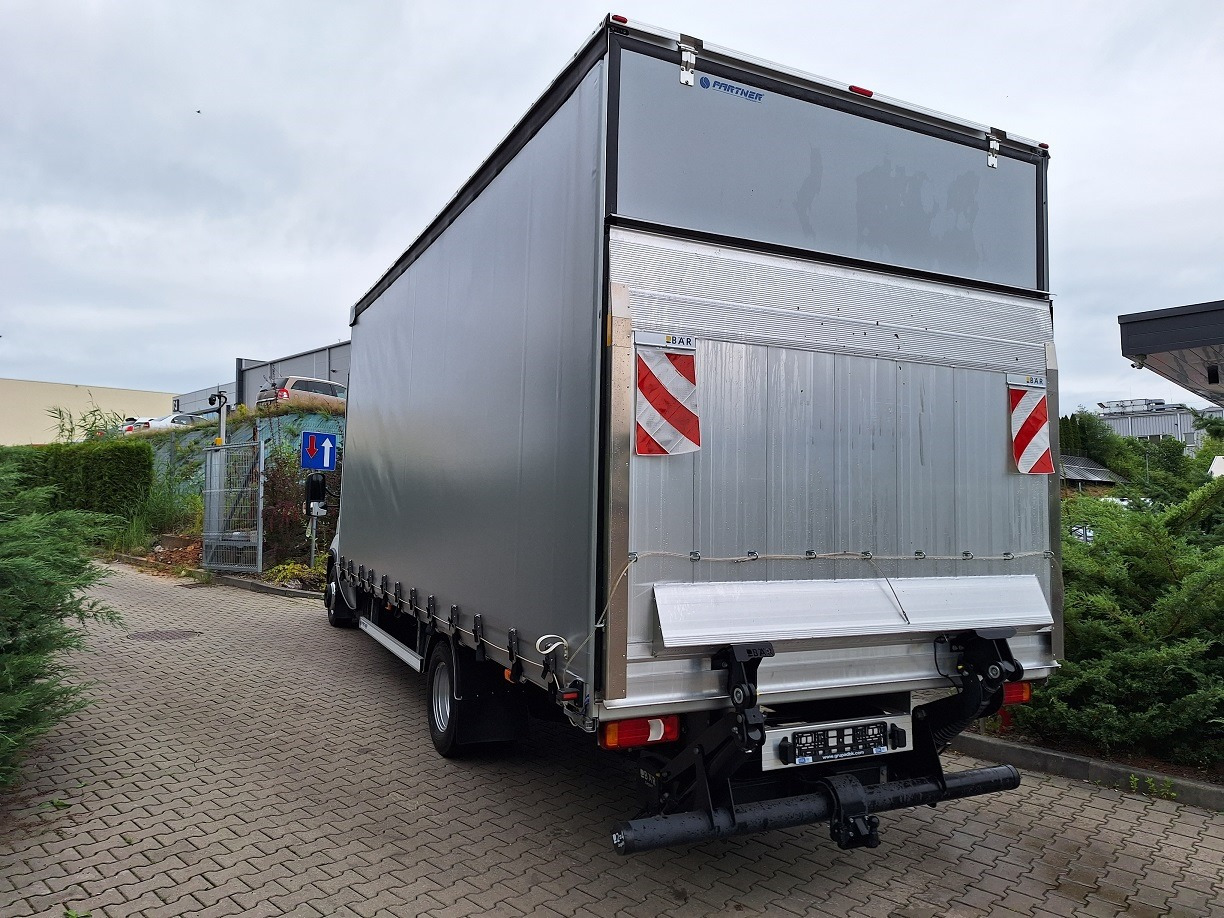 Iveco Daily 70C18A8 Backsleeper BÄR - Varebil med presenning: billede 2 Iveco Daily 70C18A8 Backsleeper BÄR - Varebil med presenning: billede 2