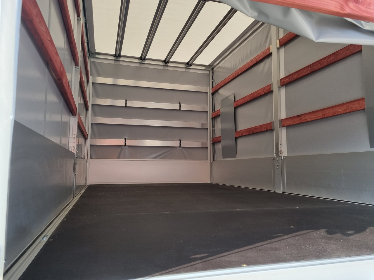 Renault Master 170 8 Pal Dachspoiler - Varebil med presenning: billede 3 Renault Master 170 8 Pal Dachspoiler - Varebil med presenning: billede 3