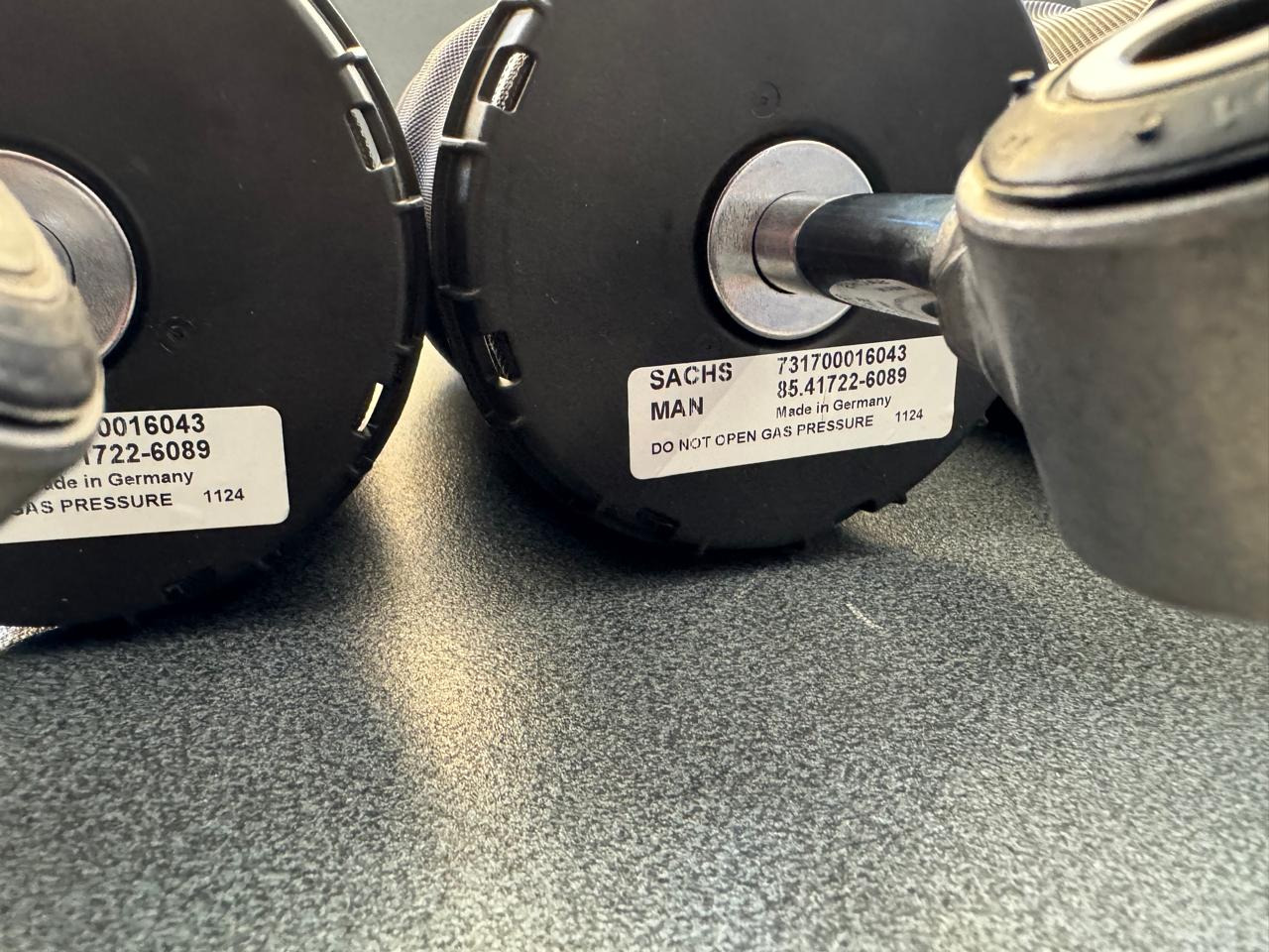 CAB SUSPENSION ON FRAME (FRONT-REAR) MAN TGS - Førerhusaffjedring: billede 4 CAB SUSPENSION ON FRAME (FRONT-REAR) MAN TGS - Førerhusaffjedring: billede 4