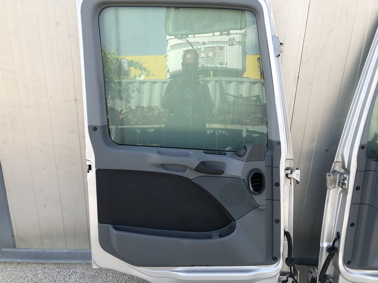 DOOR ACTROS MP2-3 LEFT AND RIGHT MEGA SPACE CAB - Dør og reservedele for Lastbil: billede 2 DOOR ACTROS MP2-3 LEFT AND RIGHT MEGA SPACE CAB - Dør og reservedele for Lastbil: billede 2