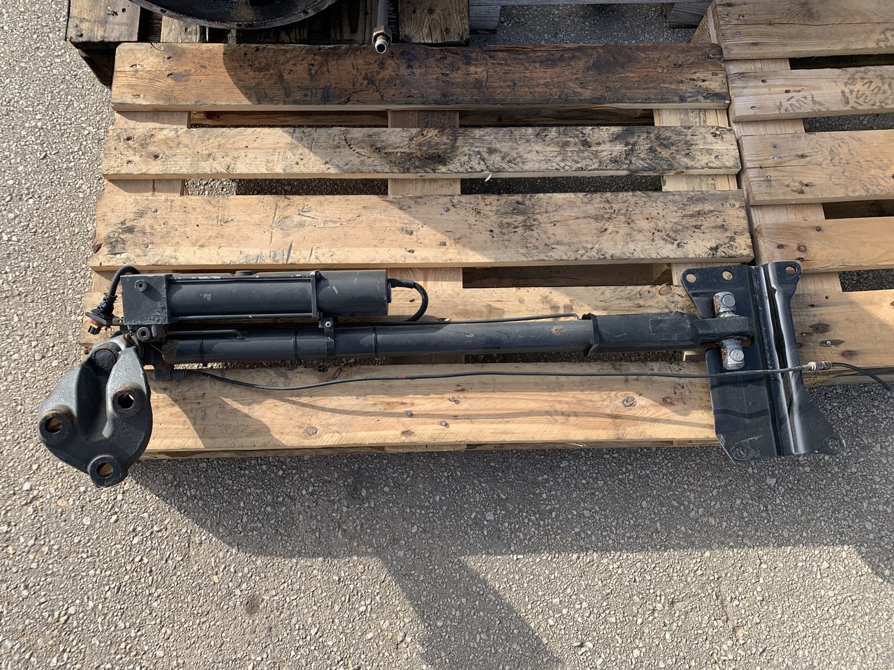 ELECTRIC HYDRAULIC CYLINDER USED FOR CAB TILTING ACTROS MP4 - Hydraulik for Lastbil: billede 1 ELECTRIC HYDRAULIC CYLINDER USED FOR CAB TILTING ACTROS MP4 - Hydraulik for Lastbil: billede 1