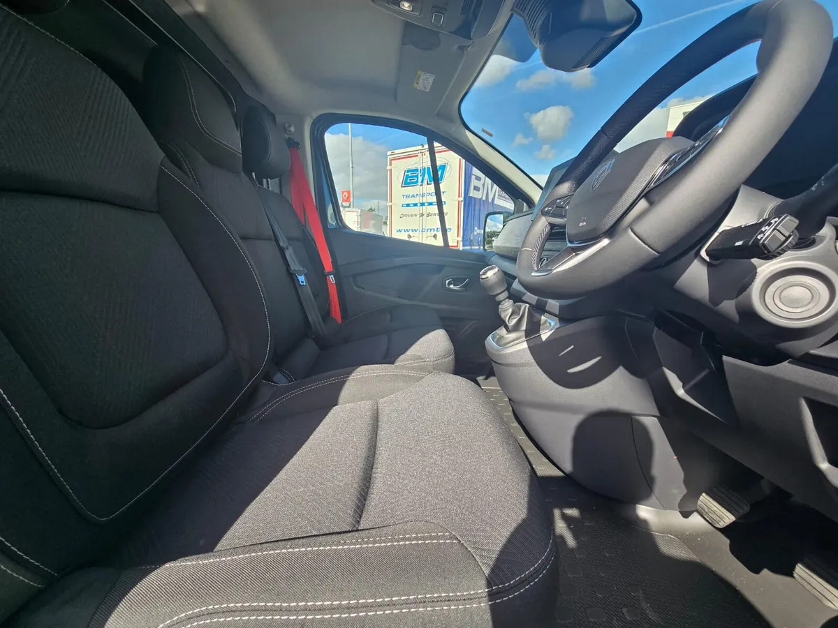 Ny Varevogn NEW Renault Trafic Exclusive 170BHP/150BHP Manual Silver: billede 9