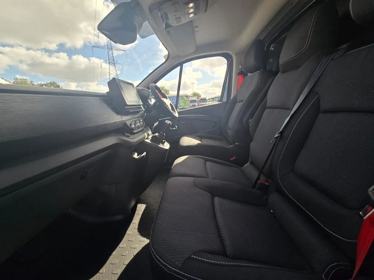 Ny Varevogn NEW Renault Trafic Exclusive 170BHP/150BHP Manual Silver: billede 10