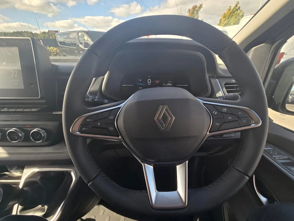 Ny Varevogn NEW Renault Trafic Exclusive 170BHP/150BHP Manual Silver: billede 12