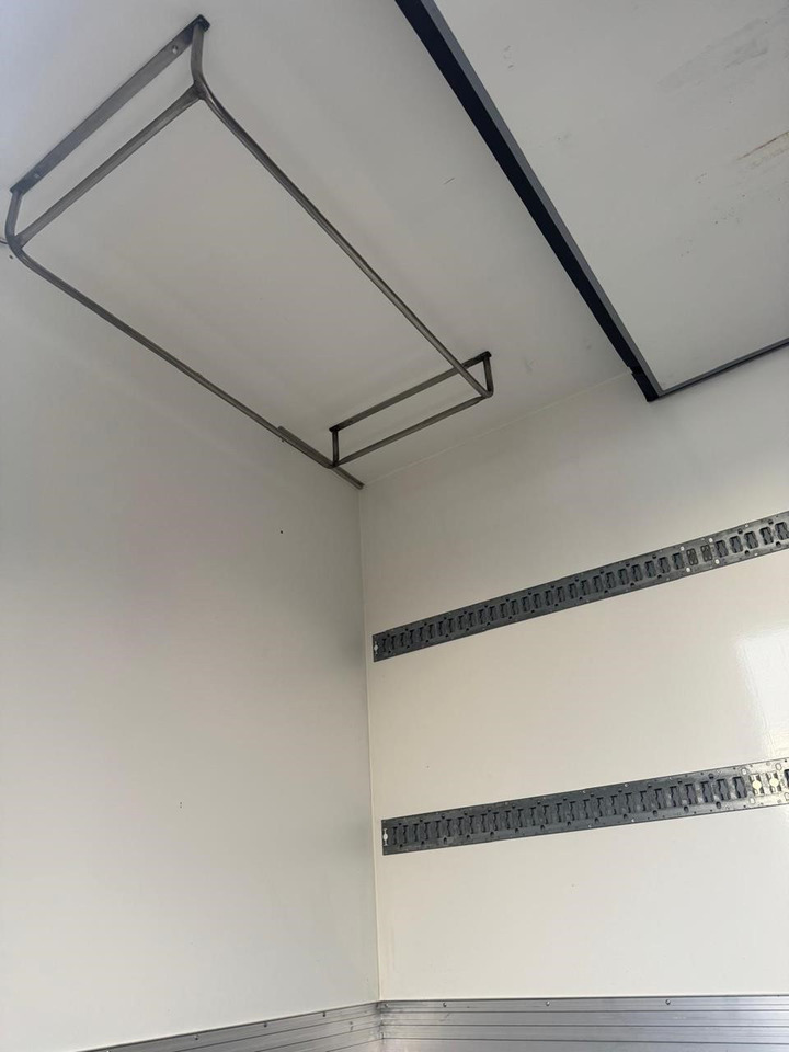 Lastbil varevogn Renault Trucks D 18 Wide 4×2 with Chereau Body: billede 8 Lastbil varevogn Renault Trucks D 18 Wide 4×2 with Chereau Body: billede 8