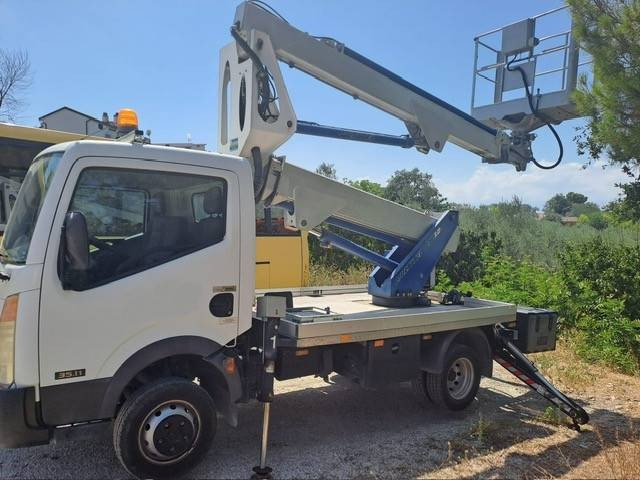 Multitel MX 200 - Lastbil med mandskabslift: billede 1 Multitel MX 200 - Lastbil med mandskabslift: billede 1