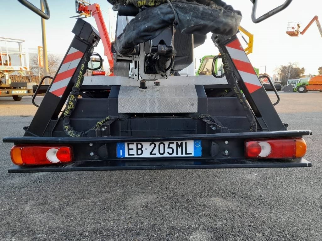 Oil & Steel 2112 - Lastbil med mandskabslift: billede 3 Oil & Steel 2112 - Lastbil med mandskabslift: billede 3