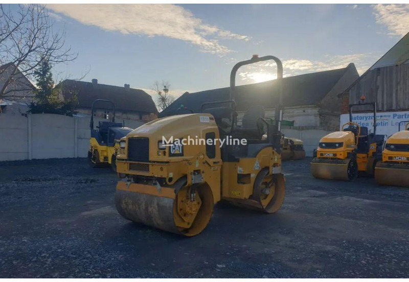 Caterpillar CB 24B road roller - Tromle: billede 1 Caterpillar CB 24B road roller - Tromle: billede 1