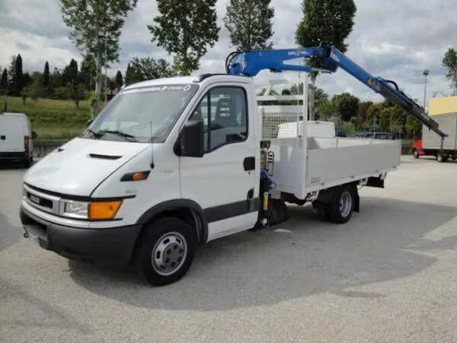 Iveco Daily 35C11 - flatbed+crane - Lastbil med lad, Lastbil med kran: billede 1 Iveco Daily 35C11 - flatbed+crane - Lastbil med lad, Lastbil med kran: billede 1