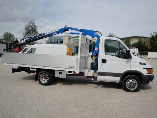 Iveco Daily 35C11 - flatbed+crane - Lastbil med lad, Lastbil med kran: billede 3 Iveco Daily 35C11 - flatbed+crane - Lastbil med lad, Lastbil med kran: billede 3