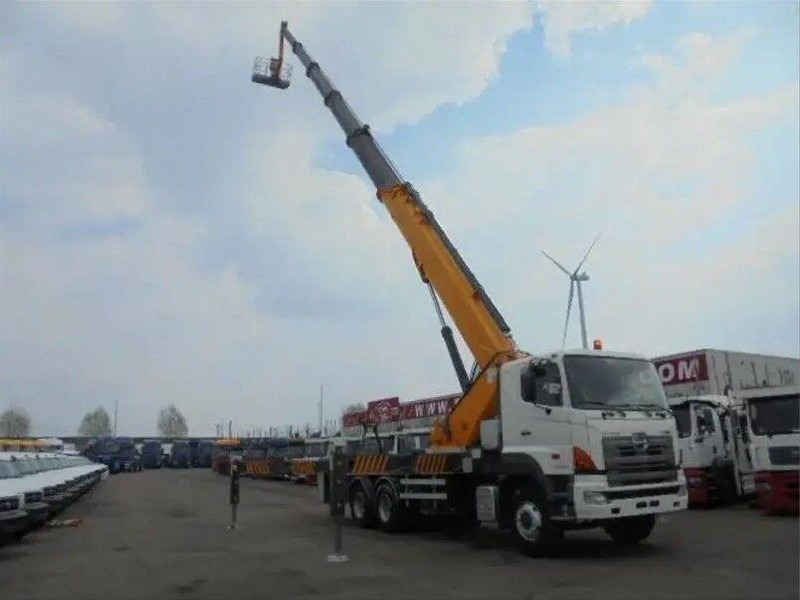 Hino 700 3441 6X4 Emelőkosaras 22,8m - Lastbil, Lastbil med kran: billede 1 Hino 700 3441 6X4 Emelőkosaras 22,8m - Lastbil, Lastbil med kran: billede 1