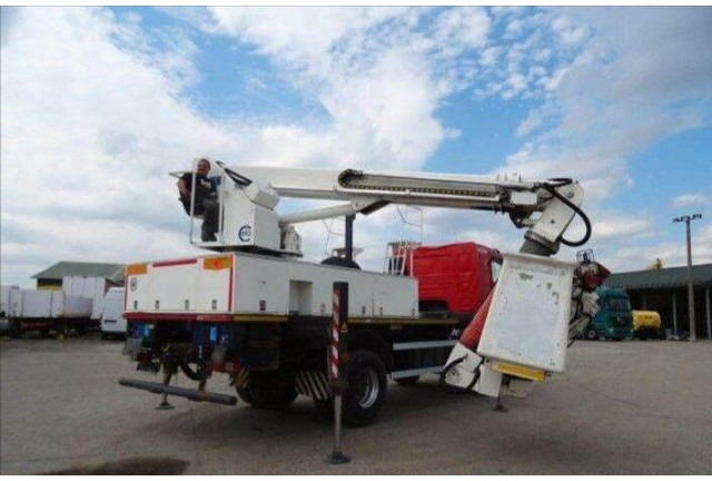 Renault KERAX 410.19 4x4 Emelőkosaras Cela 17m - Lastbil, Lastbil med kran: billede 5 Renault KERAX 410.19 4x4 Emelőkosaras Cela 17m - Lastbil, Lastbil med kran: billede 5