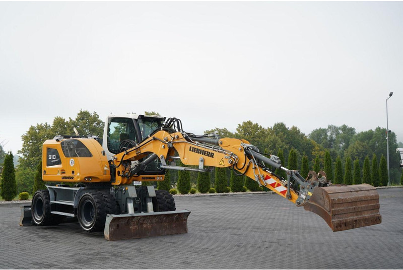 Leje en Liebherr 910 COMPACT LITRONIC  / KOPARKA KOŁOWA / KLIMATYZACJA / KAMERA Liebherr 910 COMPACT LITRONIC  / KOPARKA KOŁOWA / KLIMATYZACJA / KAMERA: billede 11