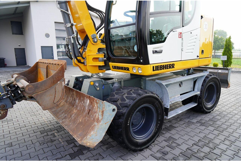 Leje en Liebherr 910 COMPACT LITRONIC  / KOPARKA KOŁOWA / KLIMATYZACJA / KAMERA Liebherr 910 COMPACT LITRONIC  / KOPARKA KOŁOWA / KLIMATYZACJA / KAMERA: billede 19