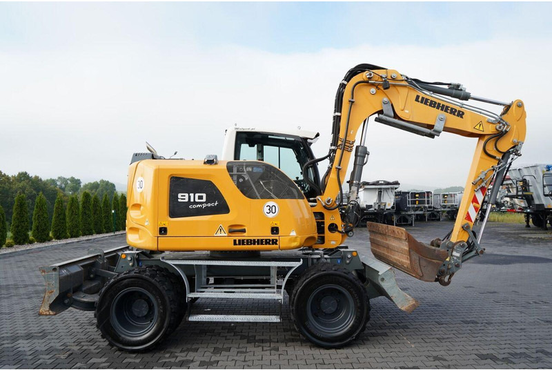 Leje en Liebherr 910 COMPACT LITRONIC  / KOPARKA KOŁOWA / KLIMATYZACJA / KAMERA Liebherr 910 COMPACT LITRONIC  / KOPARKA KOŁOWA / KLIMATYZACJA / KAMERA: billede 17
