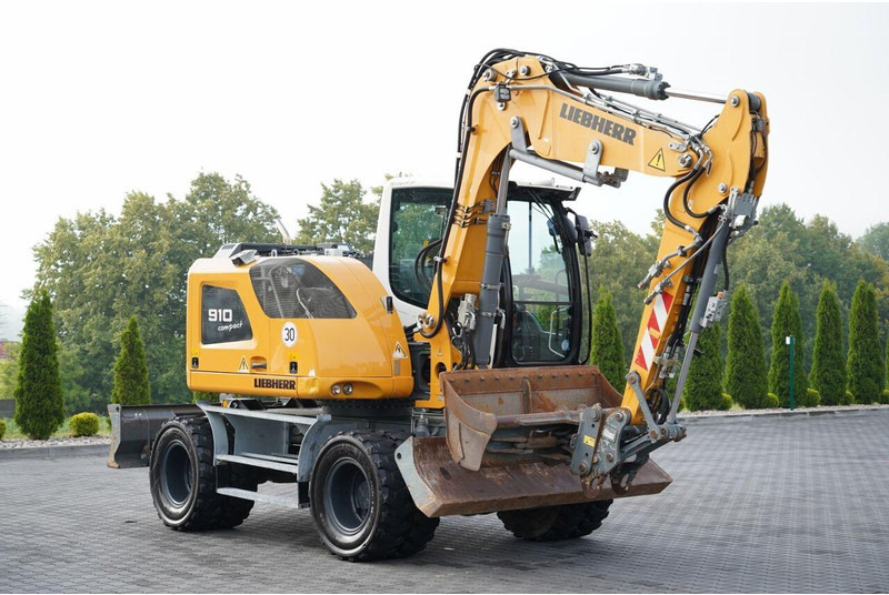 Leje en Liebherr 910 COMPACT LITRONIC  / KOPARKA KOŁOWA / KLIMATYZACJA / KAMERA Liebherr 910 COMPACT LITRONIC  / KOPARKA KOŁOWA / KLIMATYZACJA / KAMERA: billede 13