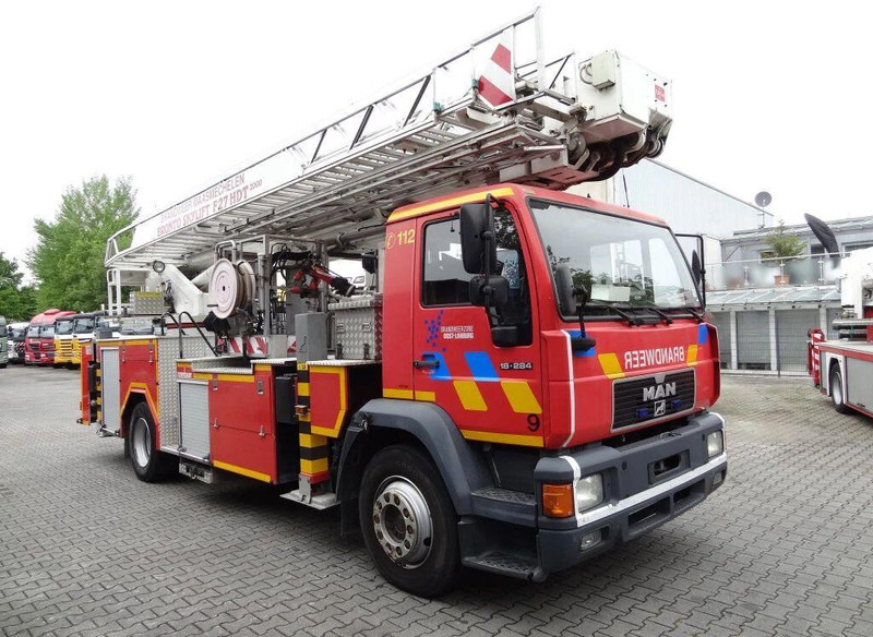 MAN 18.284 L2000 - Fire truck+ladder lift - Brandbil: billede 3 MAN 18.284 L2000 - Fire truck+ladder lift - Brandbil: billede 3