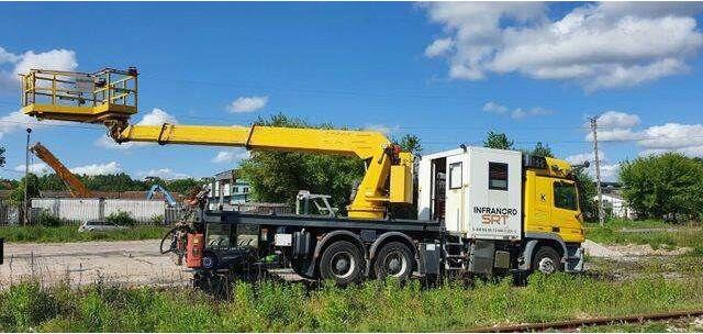 Mercedes-Benz 3344 SRT SCHÖRLING Road Rail Railway Zweiweg - Lastbil med mandskabslift: billede 1 Mercedes-Benz 3344 SRT SCHÖRLING Road Rail Railway Zweiweg - Lastbil med mandskabslift: billede 1