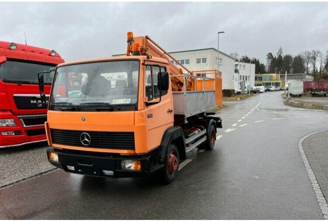 Mercedes-Benz 709 Bucket truck Wumag 14 m - Lastbil med mandskabslift: billede 1 Mercedes-Benz 709 Bucket truck Wumag 14 m - Lastbil med mandskabslift: billede 1
