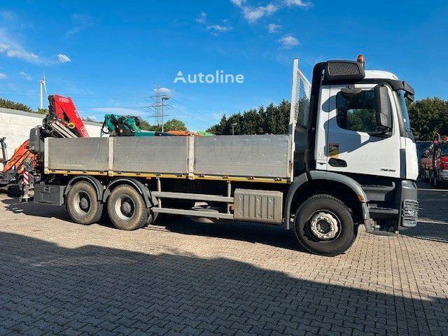 Leje en Mercedes-Benz Arocs 2636 - Flatbed truck + crane Mercedes-Benz Arocs 2636 - Flatbed truck + crane: billede 6