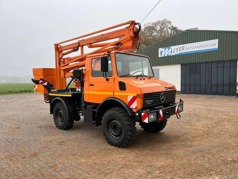 Mercedes-Benz Unimog 1200 4x4 - Lifting basket - Lastbil med mandskabslift, Lastbil med kran: billede 2 Mercedes-Benz Unimog 1200 4x4 - Lifting basket - Lastbil med mandskabslift, Lastbil med kran: billede 2