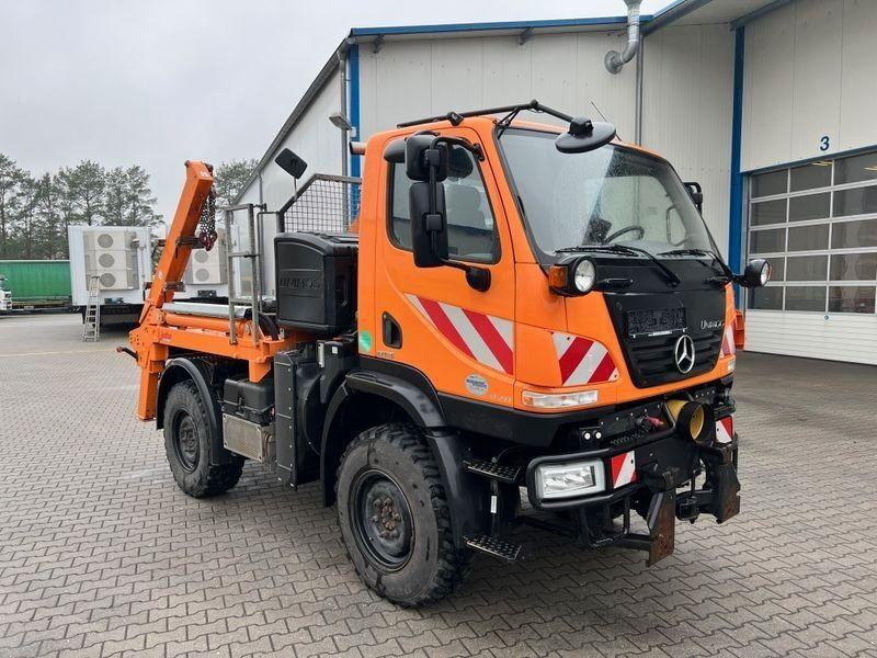 Mercedes-Benz Unimog U 20 4x4 Skip loader - Liftdumper lastbil: billede 1 Mercedes-Benz Unimog U 20 4x4 Skip loader - Liftdumper lastbil: billede 1