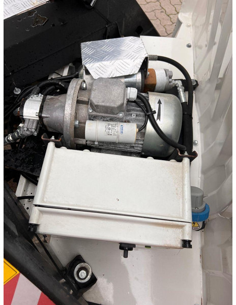 Lastbil med mandskabslift Piaggio Porter Maxxi COMET E50-2007 12 m: billede 11