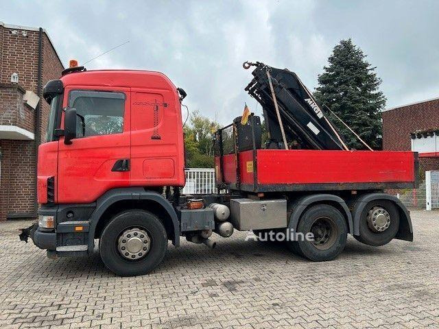 Scania 124 L 470 - Flatbed + crane - Lastbil med lad, Lastbil med kran: billede 1 Scania 124 L 470 - Flatbed + crane - Lastbil med lad, Lastbil med kran: billede 1