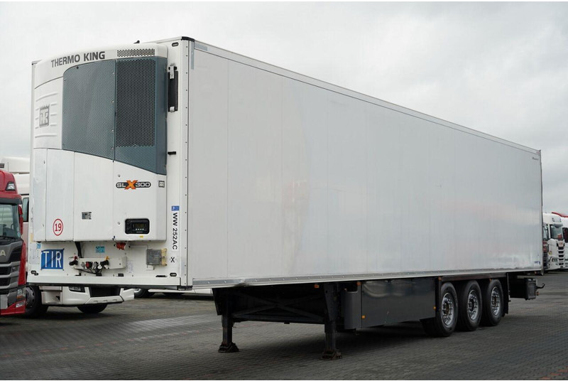 Schmitz Cargobull CHŁODNIA / THERMO KING SLX 300 / HAKÓWKA / HAKOWA / OŚ PODNOSZON - Kølevogn sættevogn: billede 2 Schmitz Cargobull CHŁODNIA / THERMO KING SLX 300 / HAKÓWKA / HAKOWA / OŚ PODNOSZON - Kølevogn sættevogn: billede 2