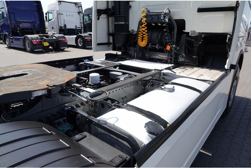 Trækker Volvo FH 500 / NISKA KABINA / PO ZŁOTYM KONTRAKCIE SERWISOWYM / OPONY: billede 15