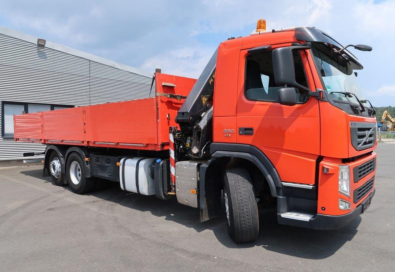 Volvo FM 330 6x2 - Lastbil med lad, Lastbil med kran: billede 1 Volvo FM 330 6x2 - Lastbil med lad, Lastbil med kran: billede 1
