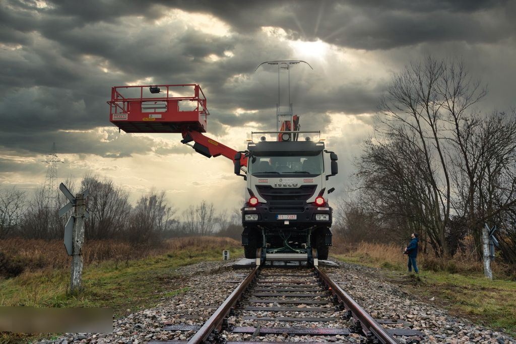Iveco TRAKER 4x4 RAIL ROAD PALFINGER SCHIENEN TWO WAY - Lastbil med mandskabslift: billede 3 Iveco TRAKER 4x4 RAIL ROAD PALFINGER SCHIENEN TWO WAY - Lastbil med mandskabslift: billede 3