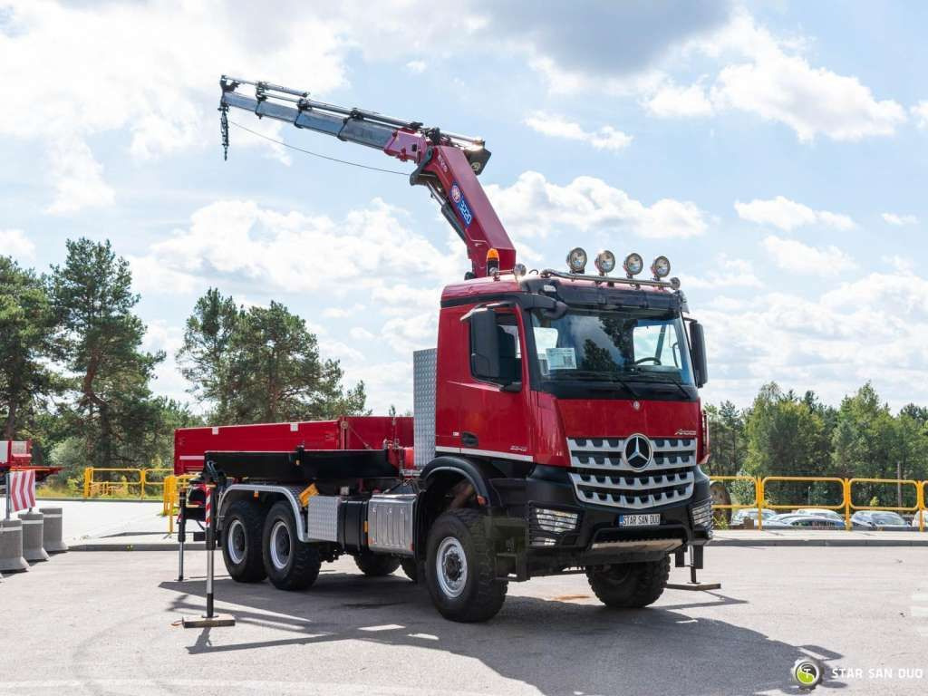 Mercedes-Benz AROCS 3345 6x6 HMF 3220 Winch Crane tipper - Lastbil med kran: billede 2 Mercedes-Benz AROCS 3345 6x6 HMF 3220 Winch Crane tipper - Lastbil med kran: billede 2