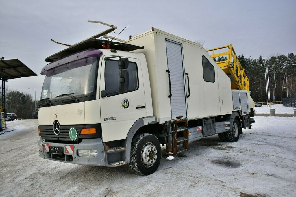 Mercedes-Benz ATEGO 1323 PK 8000T RAIL Platform - Lastbil med mandskabslift: billede 2 Mercedes-Benz ATEGO 1323 PK 8000T RAIL Platform - Lastbil med mandskabslift: billede 2