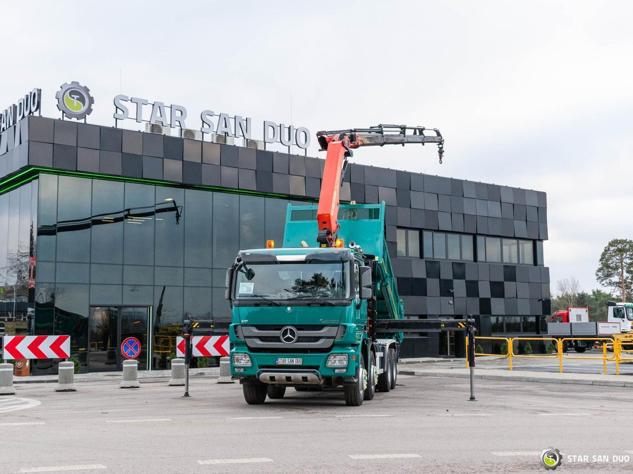 - Lastbil med kran: billede 4 - Lastbil med kran: billede 4