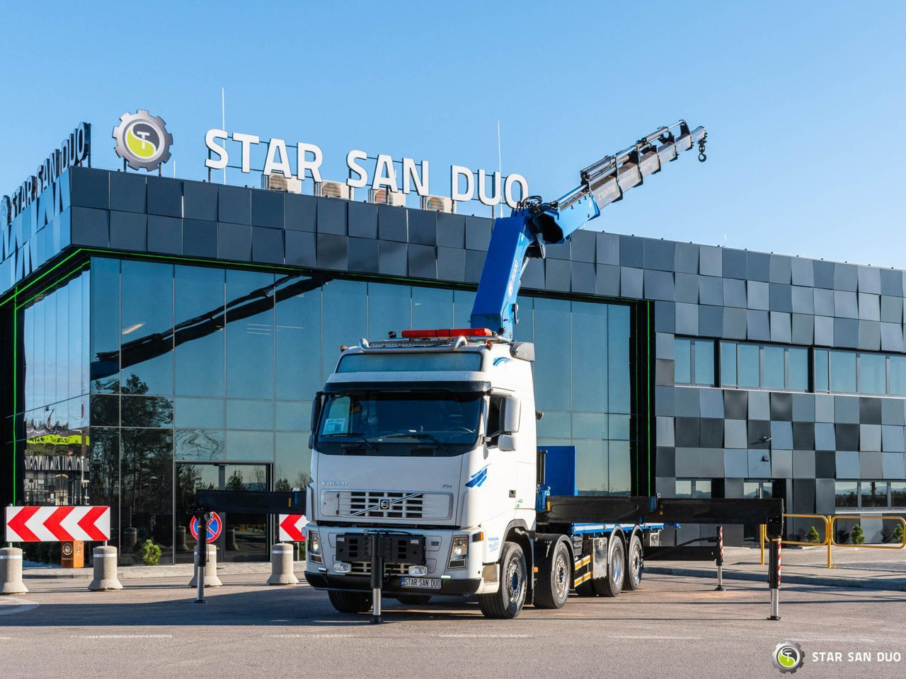 - Lastbil med kran: billede 1 - Lastbil med kran: billede 1