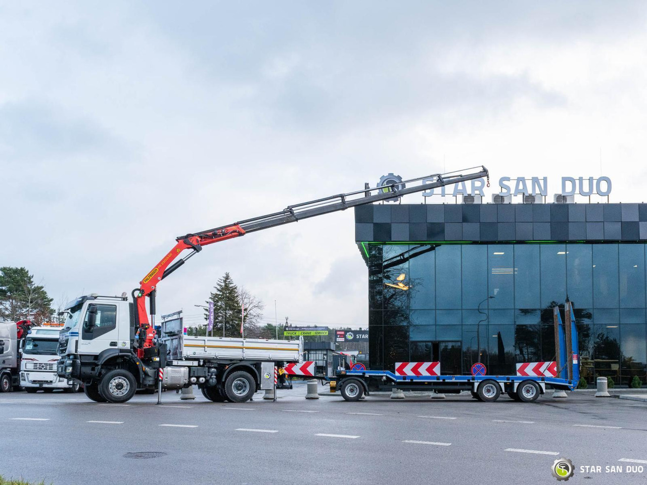 - Lastbil med kran: billede 2 - Lastbil med kran: billede 2