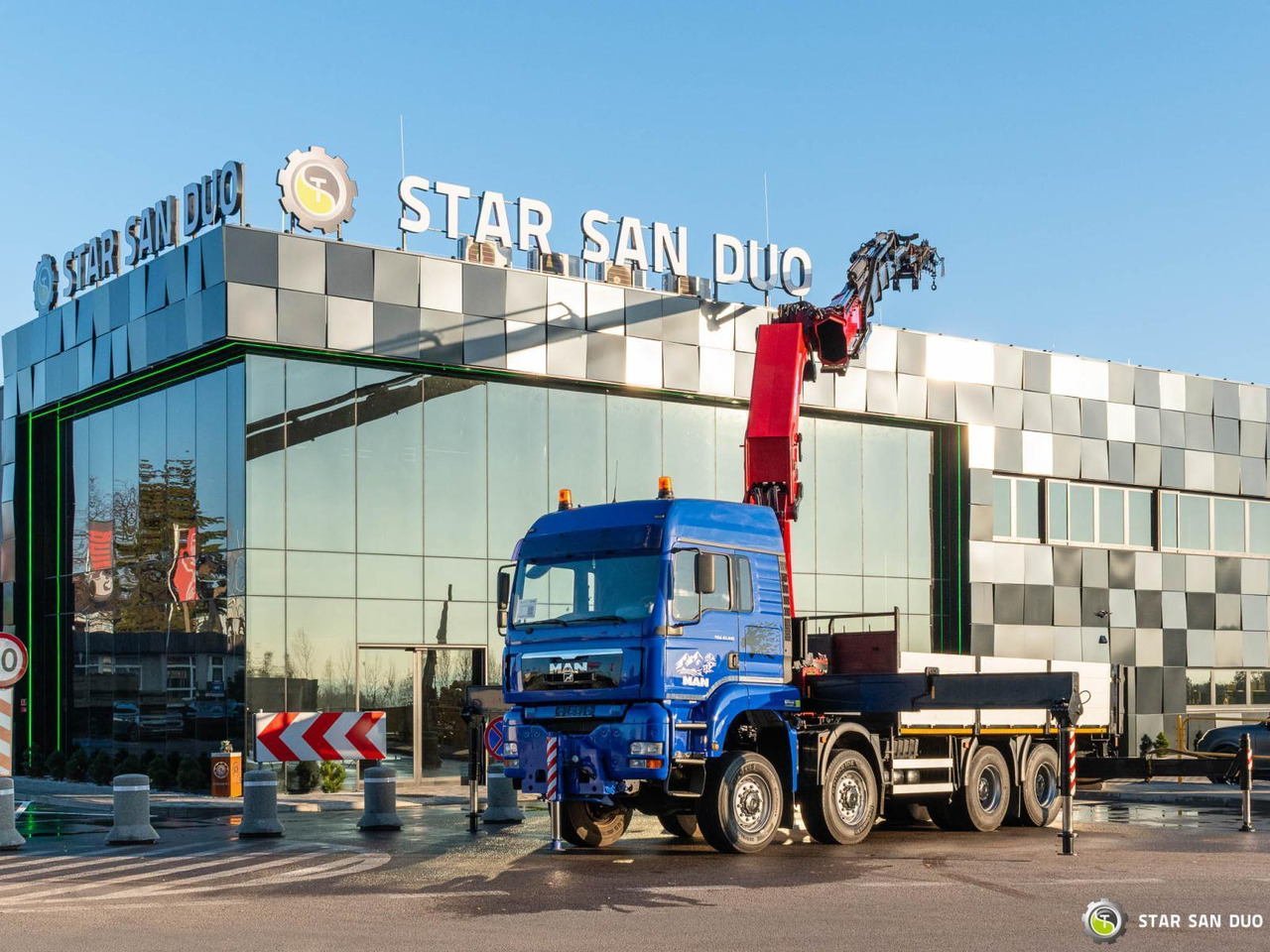 - Lastbil med kran: billede 2 - Lastbil med kran: billede 2