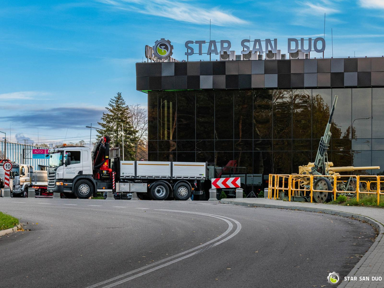 - Lastbil med kran: billede 2 - Lastbil med kran: billede 2