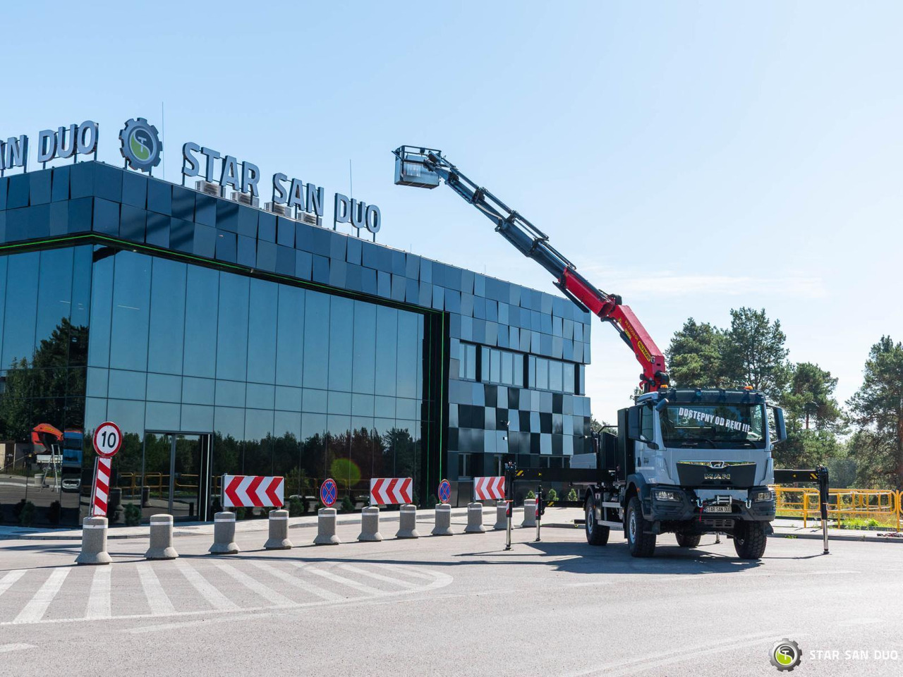 - Lastbil med kran: billede 2 - Lastbil med kran: billede 2