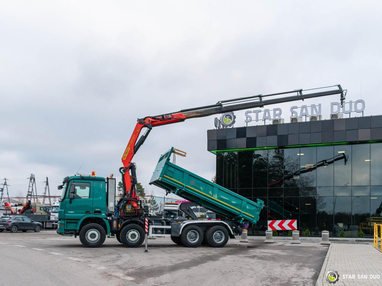 - Lastbil med kran: billede 2 - Lastbil med kran: billede 2