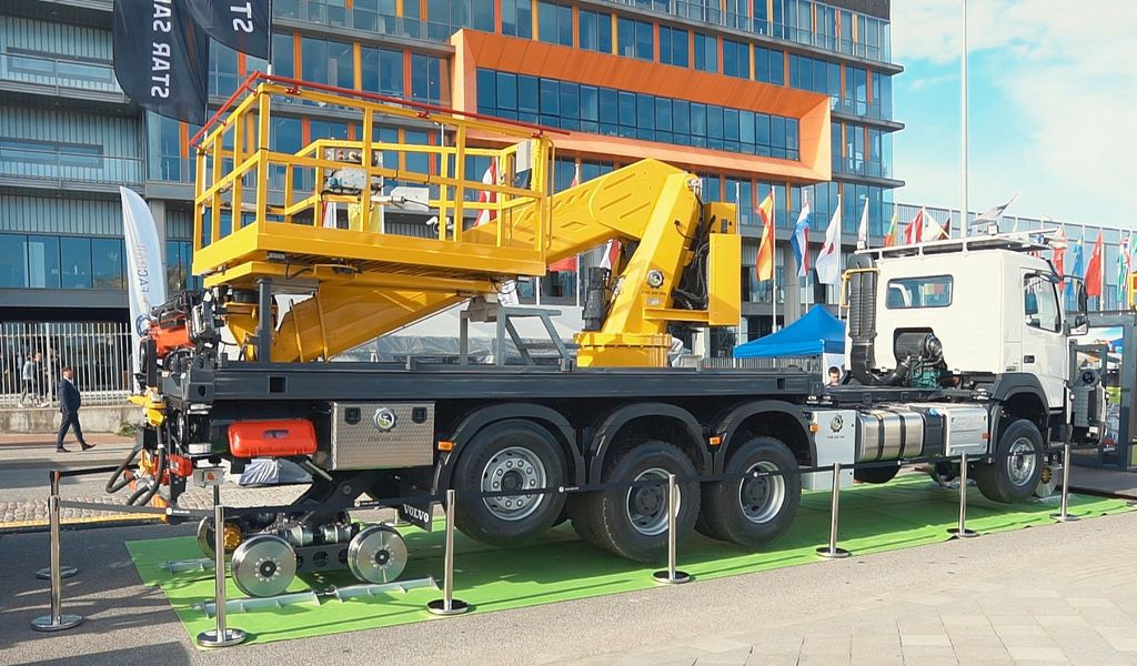 Volvo NEW FMX 8x4 RAIL ROAD SCHIENEN TWO WAY - Containerbil/ Veksellad lastbil, Lastbil med kran: billede 2 Volvo NEW FMX 8x4 RAIL ROAD SCHIENEN TWO WAY - Containerbil/ Veksellad lastbil, Lastbil med kran: billede 2