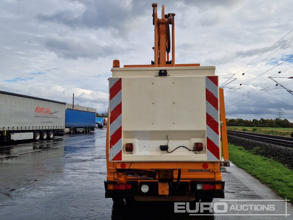 Mercedes 612D - Lastbil med mandskabslift: billede 4 Mercedes 612D - Lastbil med mandskabslift: billede 4