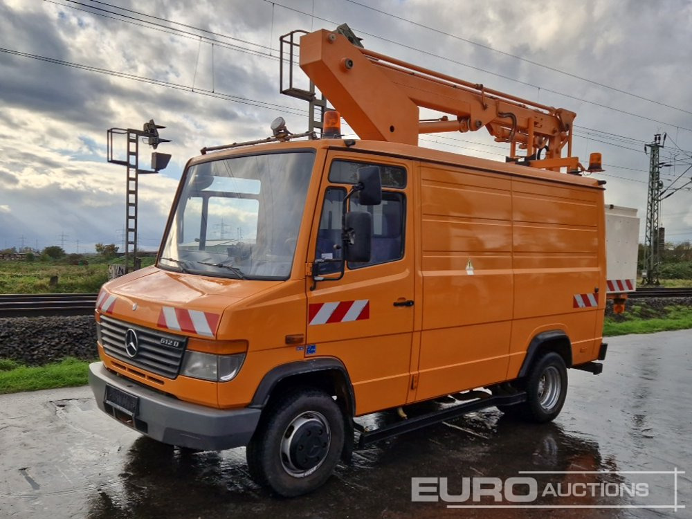 Mercedes 612D - Lastbil med mandskabslift: billede 1 Mercedes 612D - Lastbil med mandskabslift: billede 1