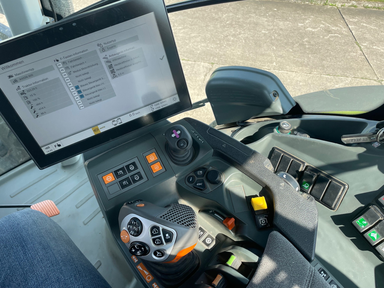 Claas Axion 870 CMATIC - Traktor: billede 3 Claas Axion 870 CMATIC - Traktor: billede 3