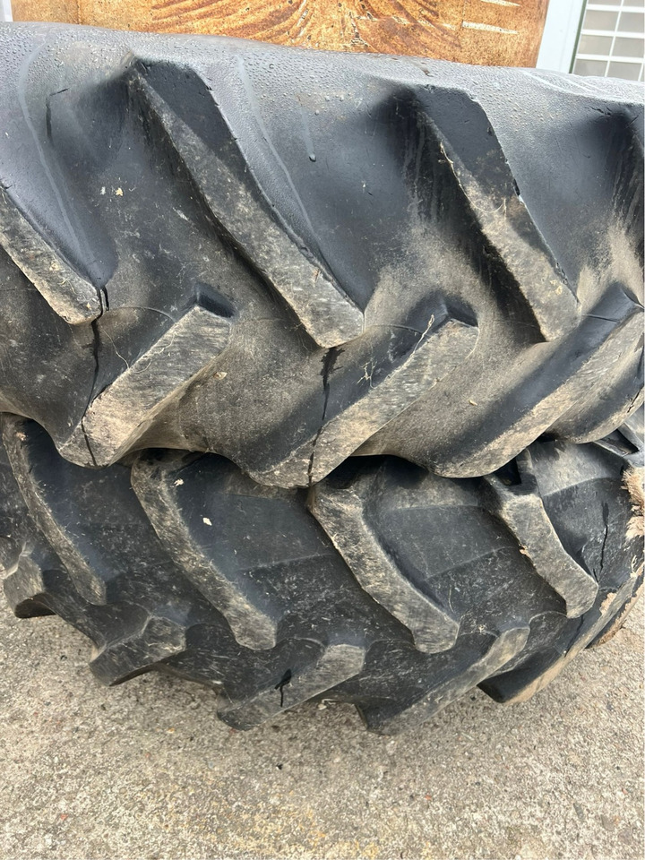 Goodyear 20.8R42,BKT 460/85R30 Zwillinge - Dæk og fælge: billede 2 Goodyear 20.8R42,BKT 460/85R30 Zwillinge - Dæk og fælge: billede 2